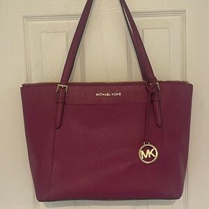 NWT Michael Kors Ciara Large Tote in Magenta